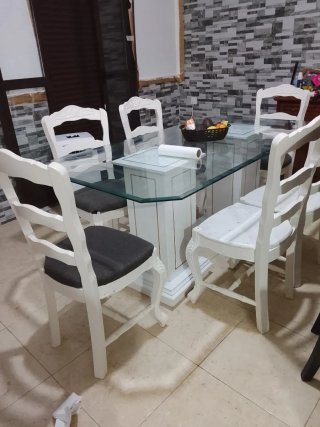 Mesa de comedor cristal y madera blanca