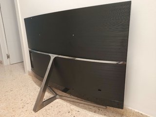 Televisión Curva Samsung Negra y Plateada