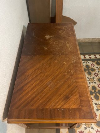 Baúl de madera con cajón y detalle
