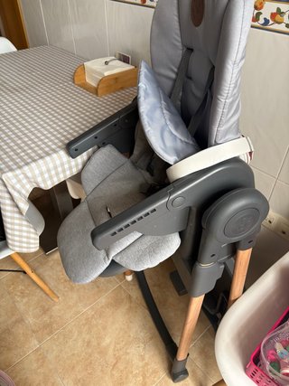 Trona bebé gris Maxi cosí muy poco uso