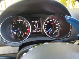 Volkswagen Golf R 270