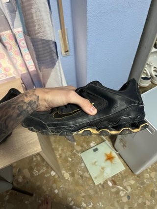 Zapatillas Nike Shox Talla 44 Negras y Doradas