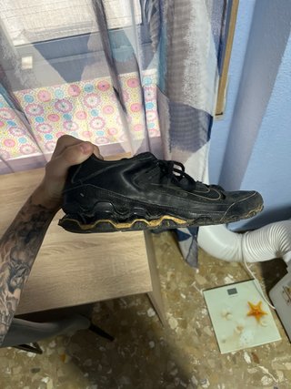 Zapatillas Nike Shox Talla 44 Negras y Doradas
