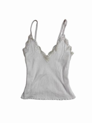 Top blanco con encaje