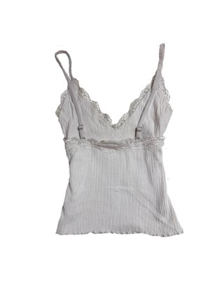 Top blanco con encaje
