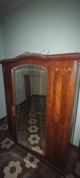 Cama de madera estilo antiguo