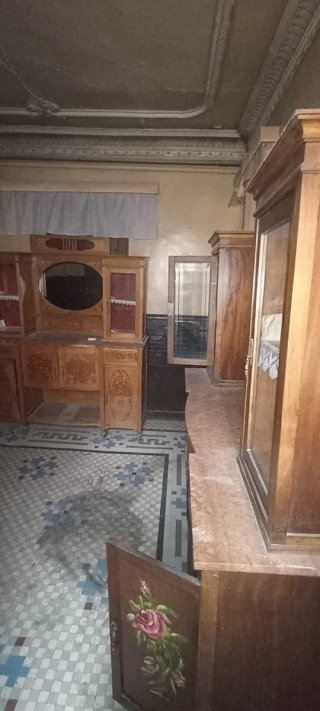 Cama de madera estilo antiguo