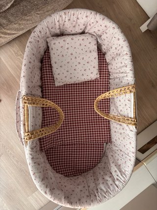 Moisés con vestiduras y soporte