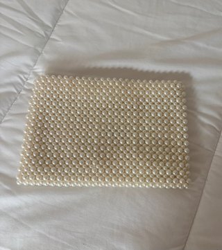 Cartera de mano Stradivarius perlas