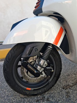 Vespa 300 SuperSport HPE