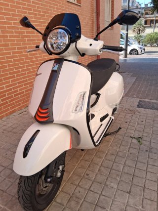 Vespa 300 SuperSport HPE