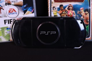 Consola Sony PSP-3004 Negra + 3 Juegos