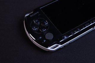 Consola Sony PSP-3004 Negra + 3 Juegos