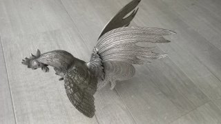 Figuras de gallo de metal