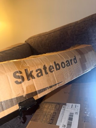 Monopatín skate calavera con plástico