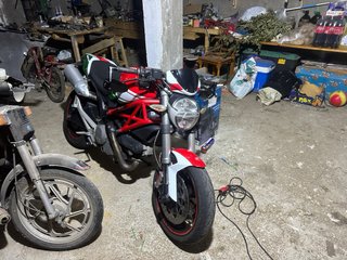 Ducati Monster 696 limimitada para a2