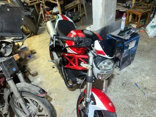 Ducati Monster 696 limimitada para a2