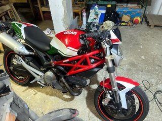 Ducati Monster 696 limimitada para a2