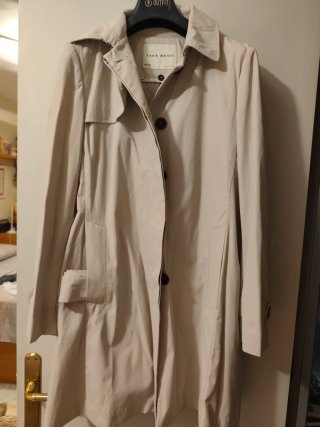 Gabardina Zara Beige con forro acolchado. Cinturón