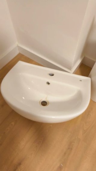 Lavabo de baño de cerámica