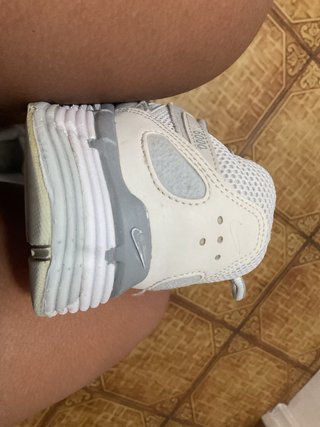 Zapatillas nike  P-6000 grises y blancas