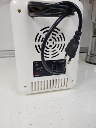 Mini nevera con toma de enchufe para el coche 12v