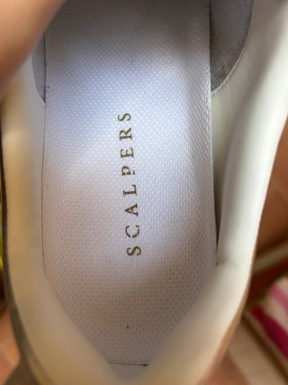 Zapatillas Scalpers blancas y doradas