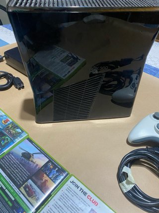 Xbox 360 con 3 giochi e controller