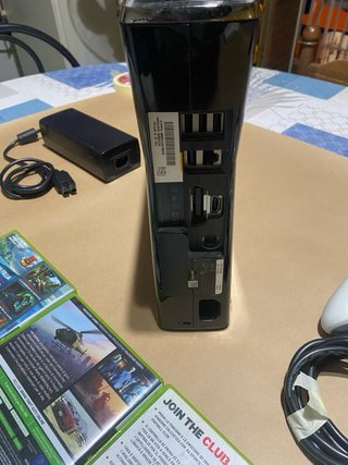 Xbox 360 con 3 giochi e controller