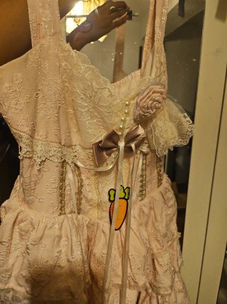 Vestido Lolita rosa con volantes