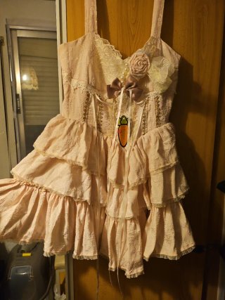 Vestido Lolita rosa con volantes