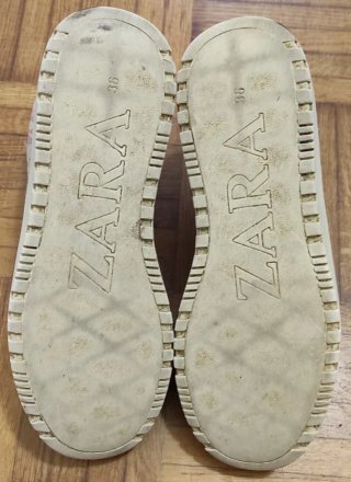 Zapatillas infantiles tipo bota Zara Mickey Mouse