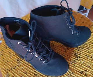 Botas de tacón goma con cordones