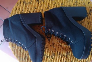 Botas de tacón goma con cordones