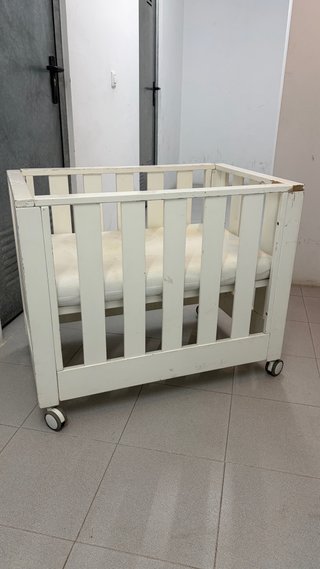 Mini cuna con ruedas