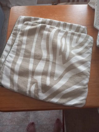 2 Fundas Cojín Beige y Blanco
