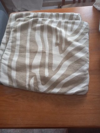 2 Fundas Cojín Beige y Blanco