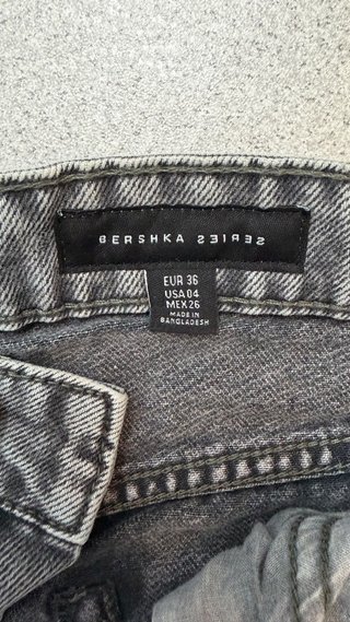 Pantalones Bershka lentejuelas grises talla 36