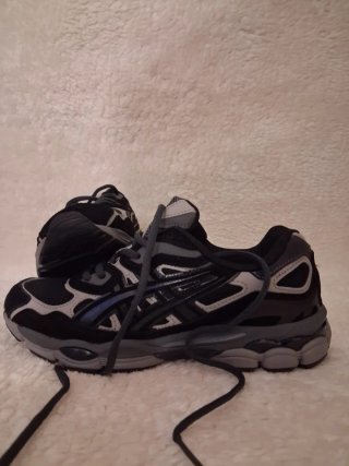 Zapatillas ASICS Negras y Grises Nuevas