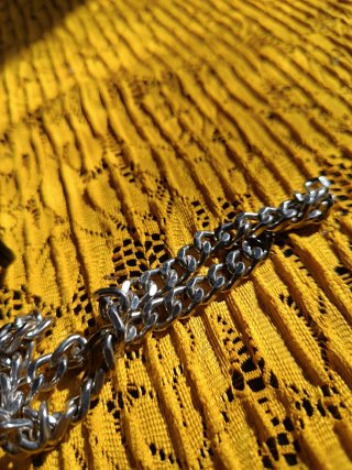 Bolso de fiesta negro con cadena