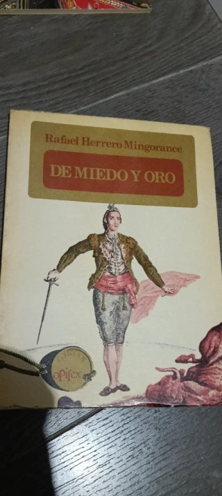 De.miedo y oro