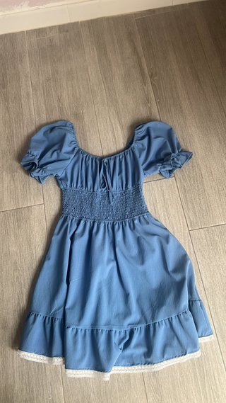 Vestido azul con encaje