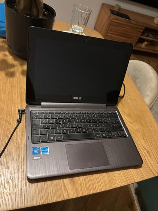 Portátil ASUS modelo VivoBook Flip TP201S