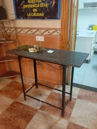 Mesa Mármol Negro y Forja