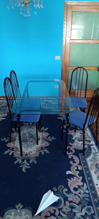 Mesa cristal y 4 sillas comedor