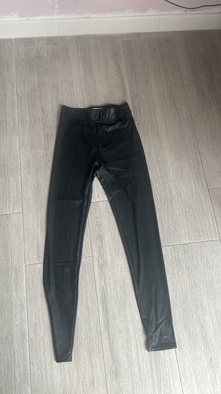 Leggings negros efecto piel