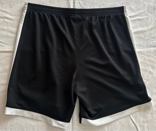 Pantalones cortos deportivos Nike negros y blancos