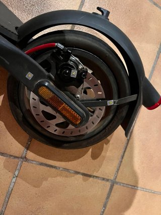 Patinete eléctrico con cargador