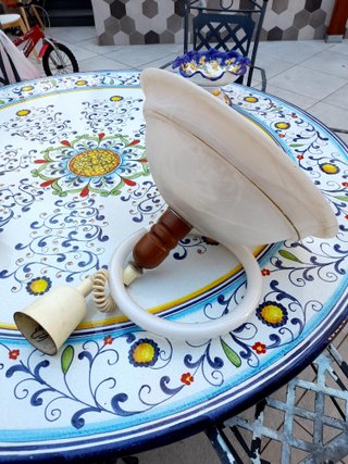Lampada da soffitto in vetro e legno