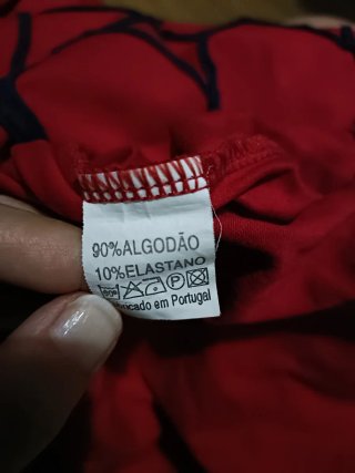 Vestido rojo con cordones azul